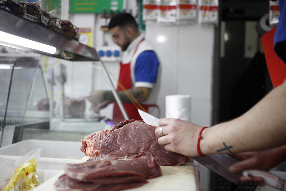 El Gobierno eliminó las retenciones a la carne avícola y bovina hasta octubre